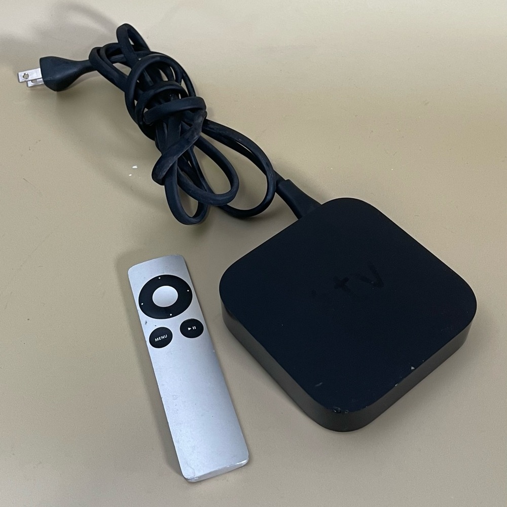 Apple TV A1469 (3rd Generation) Black Streaming Device with Remote